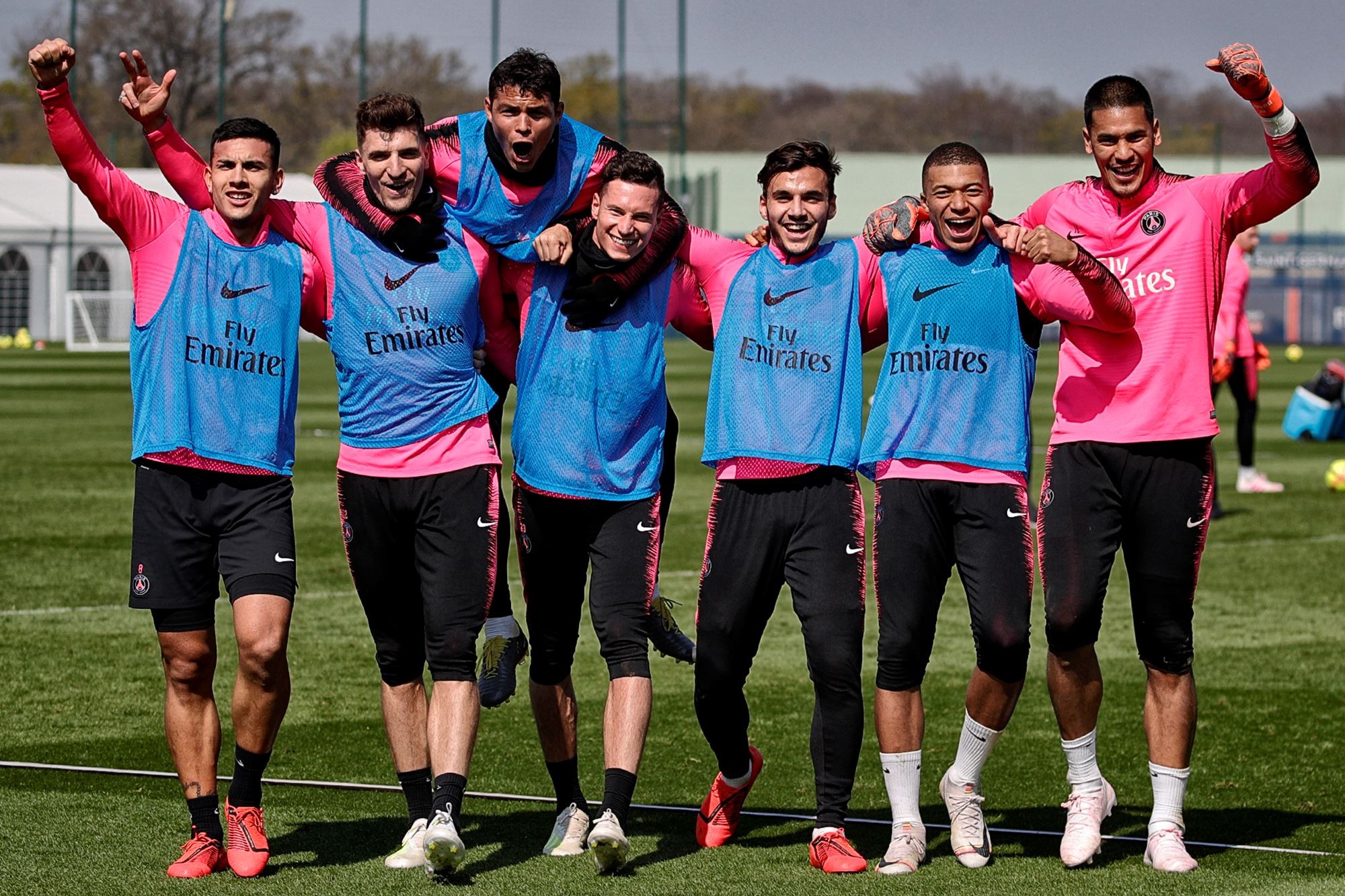 亚博体育-尼斯训练开放日，国际比赛日门线救险引欢呼，法甲在即，球探报告显示潜力-亚博体育