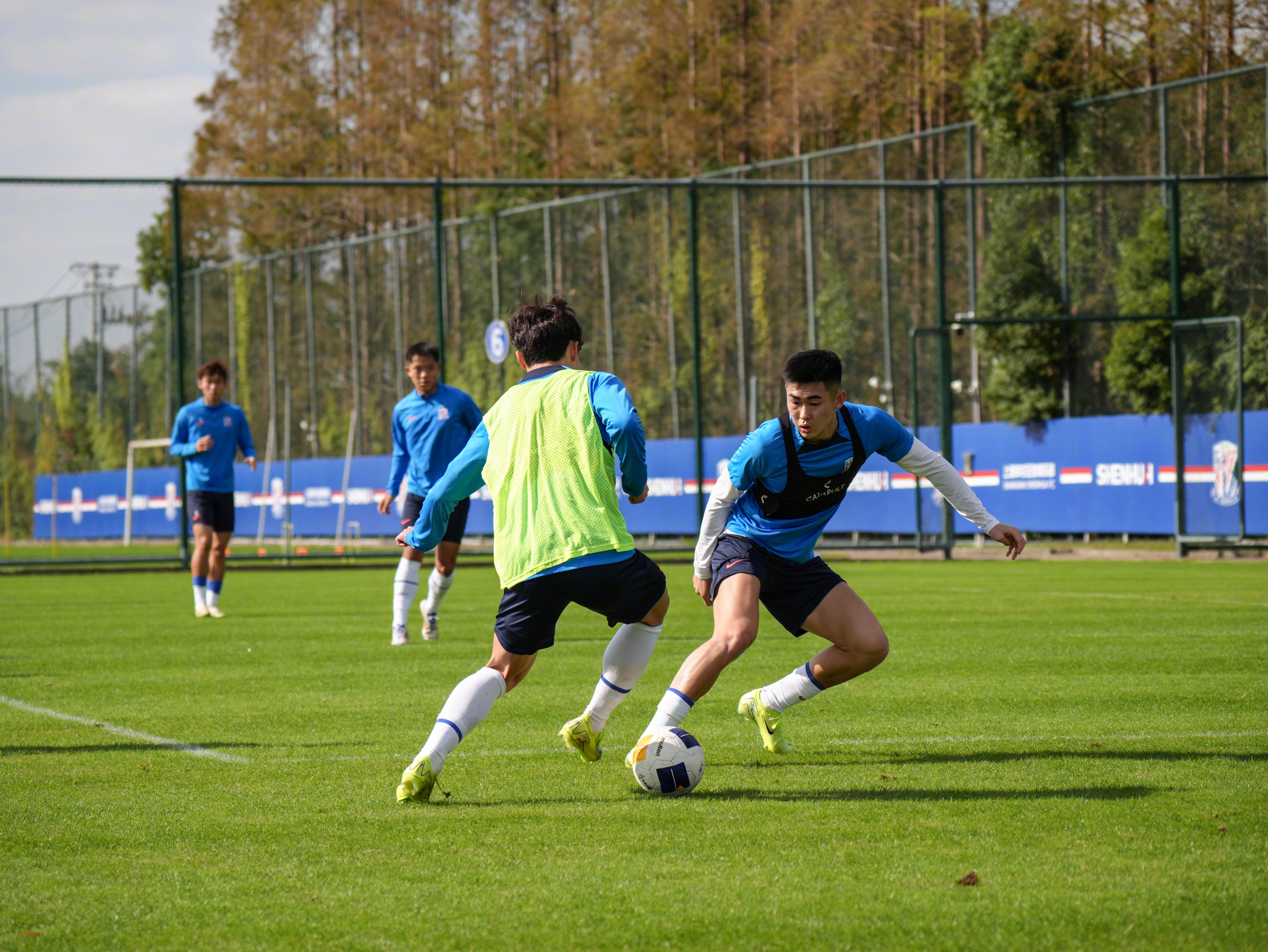 包含赛前体能课后，上海申花扳平良机备战国王杯，底气十足，轮换策略成焦点的词条